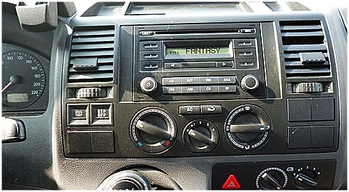 VW-T5-RCD-Radio-2009 VW T5 mit Delta Radio Lenkradfernbedienung Radioeinbauset 2 DIN VW T5 mit Delta Radio Lenkradfernbedienung Radioeinbauset 2 DIN VW T5 RCD Radio 2009