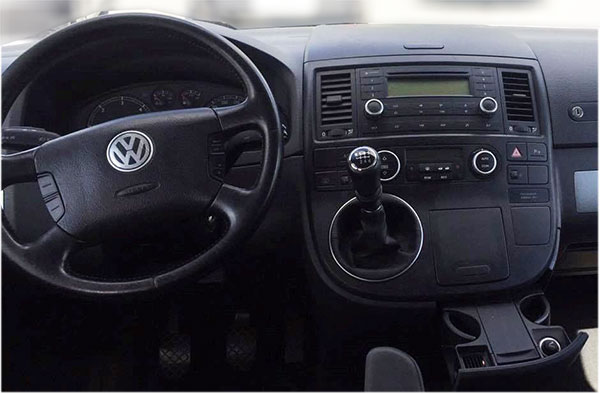 VW-T5-mit-Delta-Radio-2006