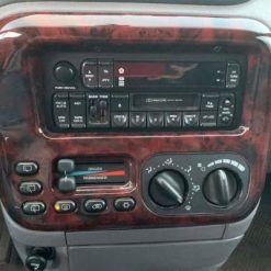 Alternative view of Chrysler Voyager Vision Neon Autoradio Einbauset 1 DIN